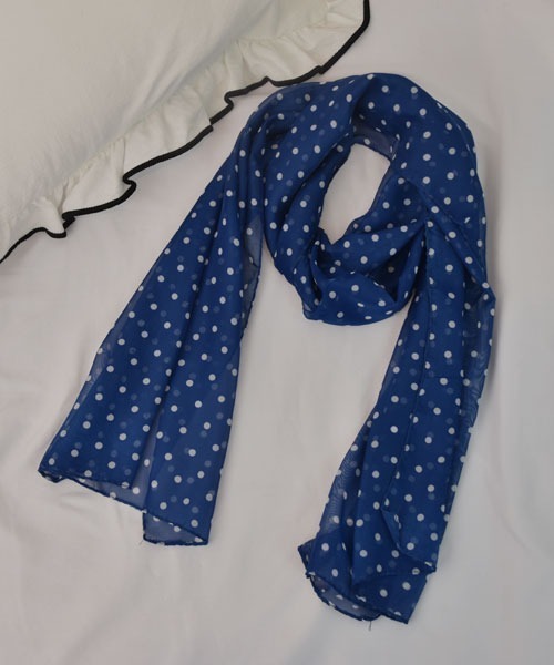 VIBGYOR Women（ヴィブジョー　ウィメン）の「【resonance】ドット柄 シンプル スカーフ/ストール【マルチウェイ】（ストール/ショール・レディース・ブラック/ホワイト/ベージュ/ネイビー/グレー・FREE）」の7枚目の写真