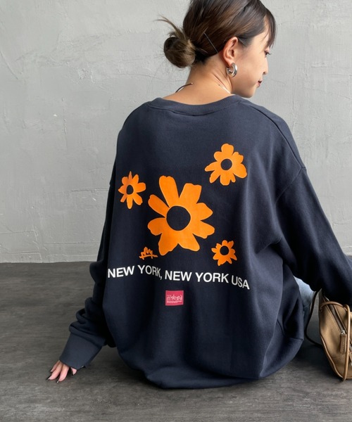 Manhattan Portage（マンハッタンポーテージ）の「[MANHATTAN PORTAGE/マンハッタンポーテージ] 別注 バックフラワープリント クルーネックスウェット（スウェット・レディース・ネイビー/ダークブラウン/オートミール・M/L/XL/S）」の3枚目の写真