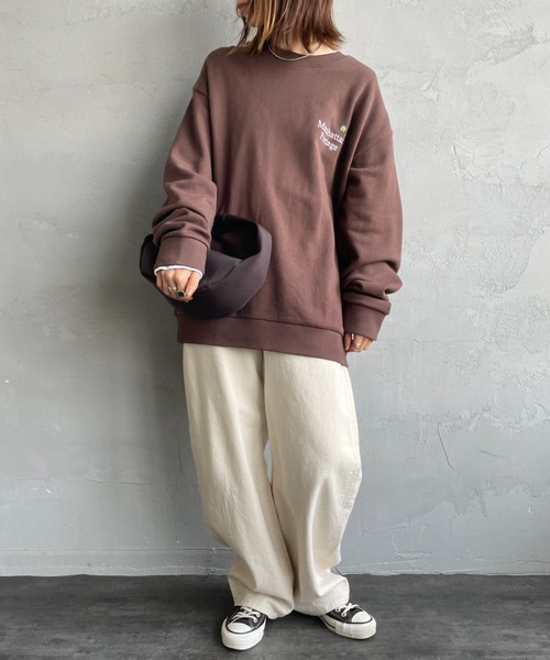 Manhattan Portage（マンハッタンポーテージ）の「[MANHATTAN PORTAGE/マンハッタンポーテージ] 別注 バックフラワープリント クルーネックスウェット（スウェット・レディース・ネイビー/ダークブラウン/オートミール・M/L/XL/S）」の14枚目の写真