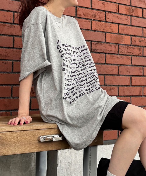 ISOOK(アイスー)の「【ISOOK / アイスー】オーバーサイズ半袖ロゴTシャツ / プリントT クルーネック ラウンドネック Tシャツ レタリング 英字ロゴ ルーズ丈 ビックシルエット ユニセックス 白 黒 ホワイト ブラックZOZOTOWN限定(Tシャツ/カットソー・レディース・ブラック/ホワイト/グレー・FREE)」の3枚目の写真