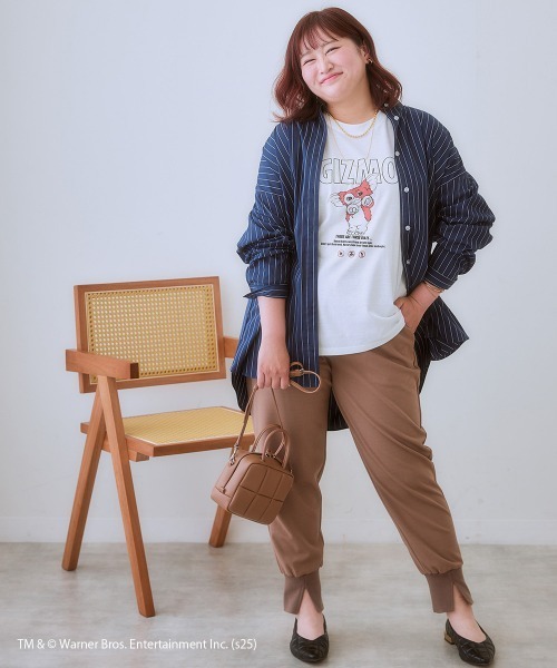 SMILE LAND（スマイルランド）の「＜大きいサイズ＞【GREMLINS】ゆるシルエットプリントTシャツ（Tシャツ/カットソー・レディース・オフホワイト/ブラック・L/5L/4L/3L/LL）」の3枚目の写真