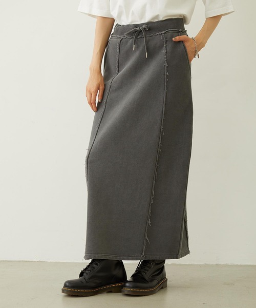 MILKFED.(ミルクフェド)の「FADED SWEAT LONG SKIRT(スカート・レディース・ブラック/ブラウン/ネイビー・S/M)」の4枚目の写真