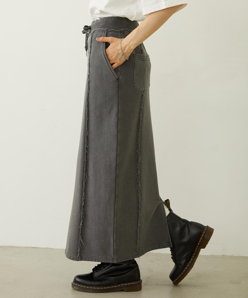 MILKFED.(ミルクフェド)の「FADED SWEAT LONG SKIRT(スカート・レディース・ブラック/ブラウン/ネイビー・S/M)」の5枚目の写真
