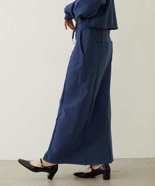 MILKFED.(ミルクフェド)の「FADED SWEAT LONG SKIRT(スカート・レディース・ブラック/ブラウン/ネイビー・S/M)」の13枚目の写真