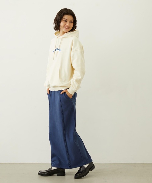 MILKFED.(ミルクフェド)の「FADED SWEAT LONG SKIRT(スカート・レディース・ブラック/ブラウン/ネイビー・S/M)」の17枚目の写真