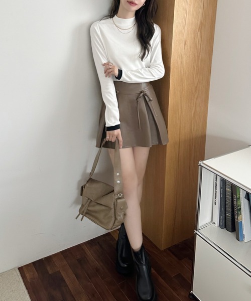 TREOVER(トレオーバー)の「【選べる無地&配色デザイン】配色アソート プチハイネックリブトップス(Tシャツ/カットソー・レディース・グレイッシュベージュ/ブラウン系その他/チャコールグレー×ブラック/ホワイト×ブラック/カーキ/ブラック/グリーン系その他/チャコール/ブラック×ホワイト/ベージュ系その他/ブラウン/オフホワイト・LARGE/MEDIUM/X-LARGE)」の18枚目の写真