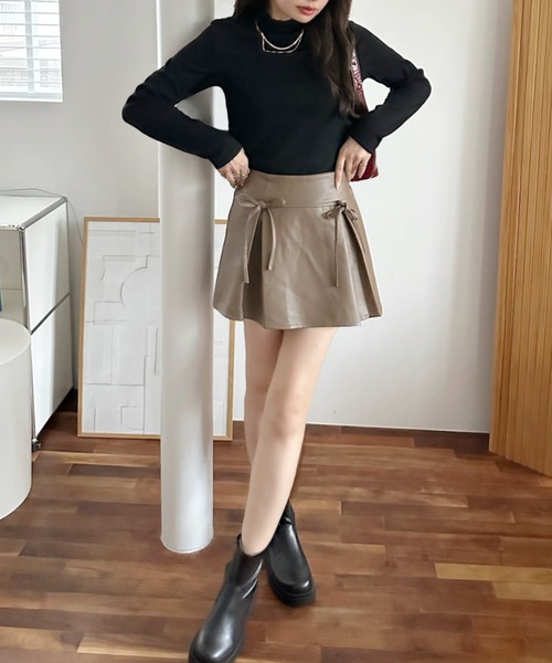 TREOVER(トレオーバー)の「【選べる無地&配色デザイン】配色アソート プチハイネックリブトップス(Tシャツ/カットソー・レディース・グレイッシュベージュ/ブラウン系その他/チャコールグレー×ブラック/ホワイト×ブラック/カーキ/ブラック/グリーン系その他/チャコール/ブラック×ホワイト/ベージュ系その他/ブラウン/オフホワイト・LARGE/MEDIUM/X-LARGE)」の19枚目の写真