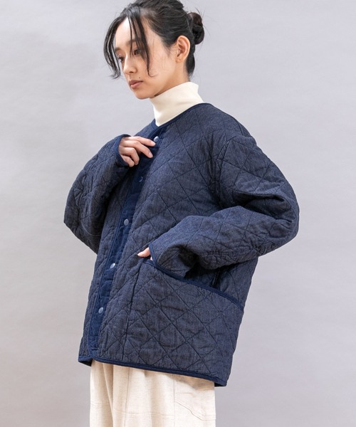URCH RNA(アーチ アールエヌエー)の「J2150 ウォッシュドキルトジャケット(ノーカラージャケット・レディース・ナチュラル/ワンウォッシュ/チャコール・FREE)」の8枚目の写真