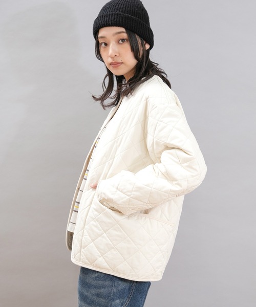 URCH RNA(アーチ アールエヌエー)の「J2150 ウォッシュドキルトジャケット(ノーカラージャケット・レディース・ナチュラル/ワンウォッシュ/チャコール・FREE)」の4枚目の写真