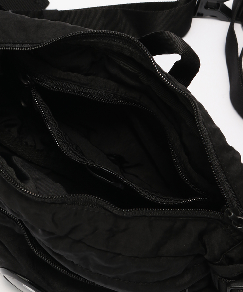 C.P. COMPANY（シーピーカンパニー）の「C.P. Company / シーピーカンパニー ACC WAIST BAG IN NYLON B（ボディバッグ/ウエストポーチ・メンズ・カーキ/ブラック・FREE）」の7枚目の写真