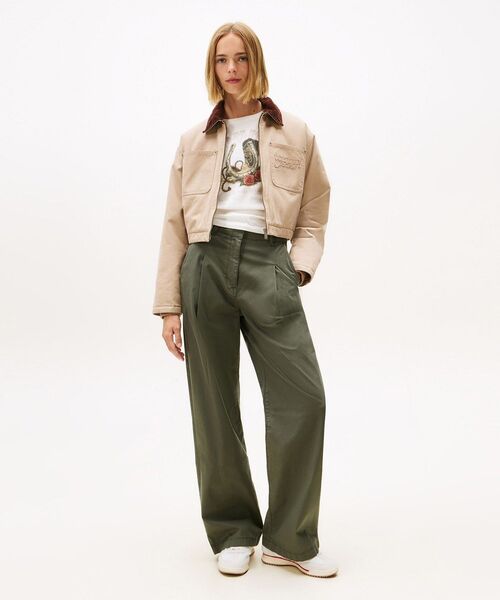tommy jeans(トミー ジーンズ)の「ワイドレッグチノパンツ(チノパンツ・レディース・ブラック/グリーン・27inch/25inch/26inch)」の7枚目の写真