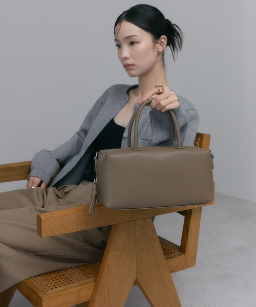 soins（ソワン）の「【牛革】ボックスハンドバッグ（ハンドバッグ・レディース・ブラック/グレイッシュベージュ・FREE）」の2枚目の写真