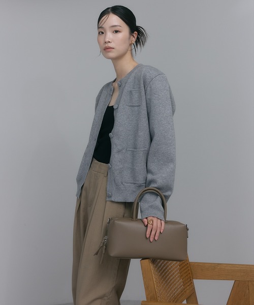 soins（ソワン）の「【牛革】ボックスハンドバッグ（ハンドバッグ・レディース・ブラック/グレイッシュベージュ・FREE）」の14枚目の写真