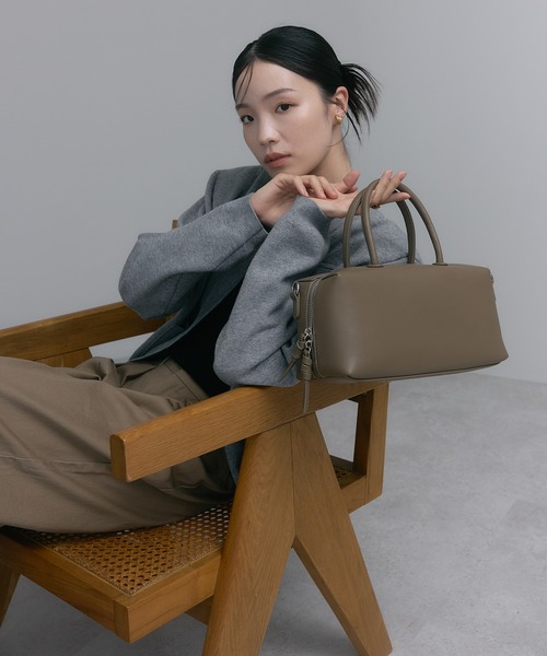 soins（ソワン）の「【牛革】ボックスハンドバッグ（ハンドバッグ・レディース・ブラック/グレイッシュベージュ・FREE）」の18枚目の写真