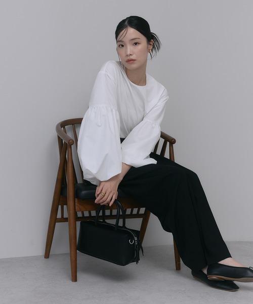 soins（ソワン）の「【牛革】ボックスハンドバッグ（ハンドバッグ・レディース・ブラック/グレイッシュベージュ・FREE）」の6枚目の写真