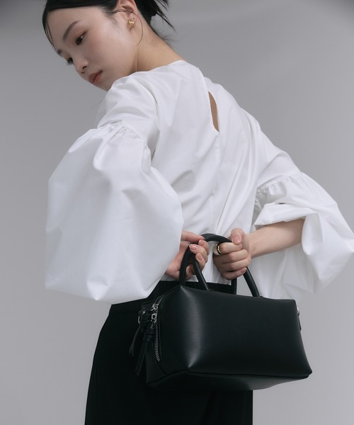 soins（ソワン）の「【牛革】ボックスハンドバッグ（ハンドバッグ・レディース・ブラック/グレイッシュベージュ・FREE）」の4枚目の写真