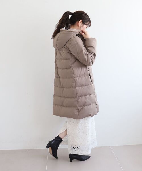 le.coeur blanc（ルクールブラン）の「ファーフードロングダウン（ダウンジャケット/コート・レディース・グレイッシュベージュ/モカ/ネイビー/ライトグレー/ブラック・36/38/40）」の15枚目の写真