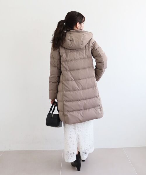 le.coeur blanc（ルクールブラン）の「ファーフードロングダウン（ダウンジャケット/コート・レディース・グレイッシュベージュ/モカ/ネイビー/ライトグレー/ブラック・36/38/40）」の16枚目の写真
