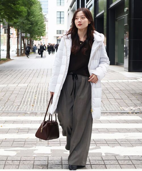 le.coeur blanc（ルクールブラン）の「ファーフードロングダウン（ダウンジャケット/コート・レディース・グレイッシュベージュ/モカ/ネイビー/ライトグレー/ブラック・36/38/40）」の6枚目の写真