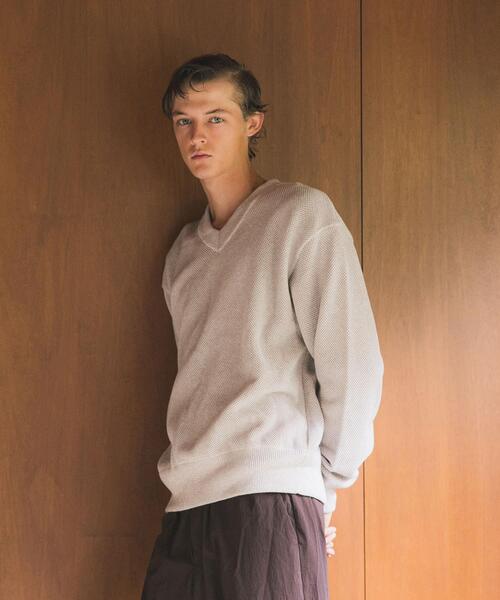 crepuscule（クレプスキュール）の「『別注』crepuscule×URBAN RESEARCH　Moss Stitch V Pullover（ニット/セーター・メンズ・ベージュ/ブラウン/ブラック・1/2）」の7枚目の写真