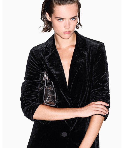 ARMANI EXCHANGE（アルマーニエクスチェンジ）の「【A|X アルマーニ エクスチェンジ】＜オンライン限定＞ストレッチベルベット シングルブレストジャケット（テーラードジャケット・レディース・ブラック・X-SMALL/SMALL/MEDIUM/LARGE）」の3枚目の写真