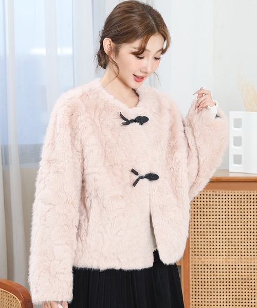 Anely(アネリー)の「ノーカラー コンパクト ファー ダッフル ジャケット(ノーカラージャケット・レディース・アイボリー/ブラック/ベージュ/ピンク・FREE)」の4枚目の写真