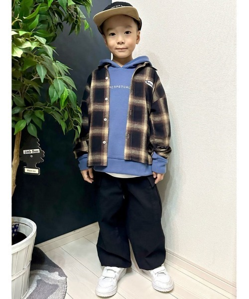 Right-on(ライトオン)の「【Refurbish】フェイクレイヤードパーカー(カジュアル/スタイリッシュ/おしゃれ/メンズ/レディース)(パーカー・キッズ・ブルー/ブラック・130/140/150/160)」の7枚目の写真