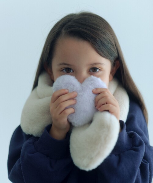 green label relaxing(グリーンレーベルリラクシング)の「フェイクファー ハートモチーフ マフラー(マフラー・キッズ・オフホワイト/ライトピンク/モカ・FREE)」の4枚目の写真