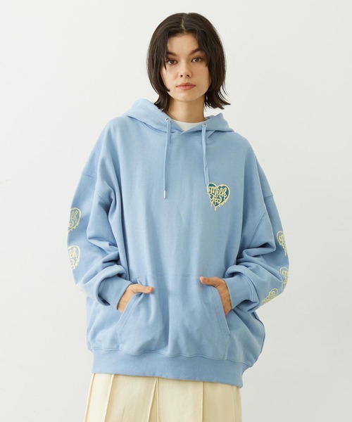 MILKFED.（ミルクフェド）の「MELTY HEART WIDE HOODIE SWEAT（パーカー・レディース・ライトブルー/オートミール/ブラック・L/M）」の3枚目の写真