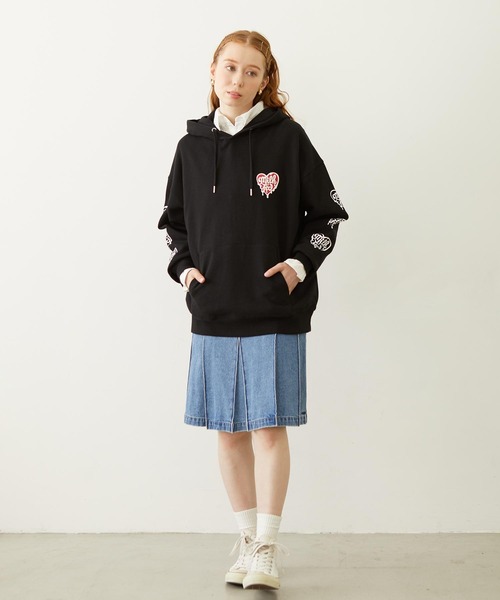 MILKFED.（ミルクフェド）の「MELTY HEART WIDE HOODIE SWEAT（パーカー・レディース・ライトブルー/オートミール/ブラック・L/M）」の7枚目の写真
