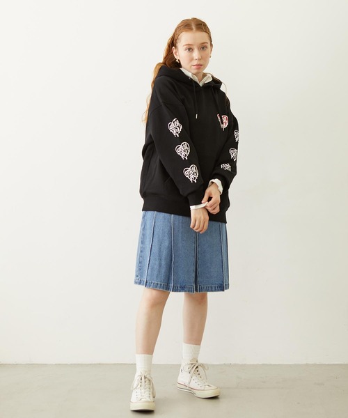 MILKFED.（ミルクフェド）の「MELTY HEART WIDE HOODIE SWEAT（パーカー・レディース・ライトブルー/オートミール/ブラック・L/M）」の8枚目の写真