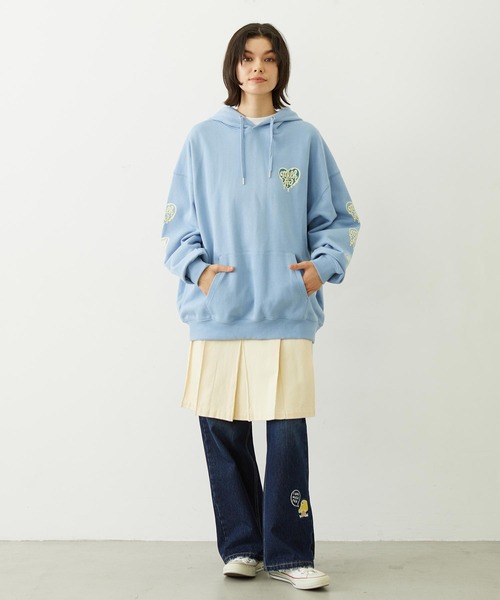 MILKFED.（ミルクフェド）の「MELTY HEART WIDE HOODIE SWEAT（パーカー・レディース・ライトブルー/オートミール/ブラック・L/M）」の14枚目の写真
