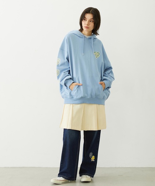 MILKFED.（ミルクフェド）の「MELTY HEART WIDE HOODIE SWEAT（パーカー・レディース・ライトブルー/オートミール/ブラック・L/M）」の15枚目の写真