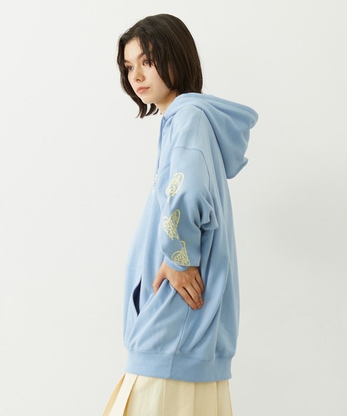 MILKFED.（ミルクフェド）の「MELTY HEART WIDE HOODIE SWEAT（パーカー・レディース・ライトブルー/オートミール/ブラック・L/M）」の12枚目の写真