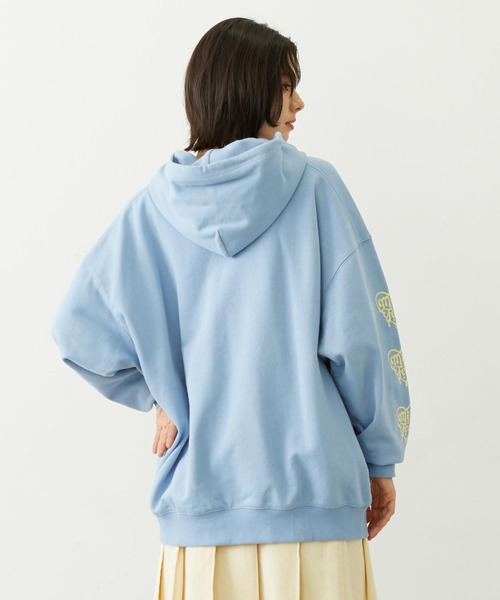 MILKFED.（ミルクフェド）の「MELTY HEART WIDE HOODIE SWEAT（パーカー・レディース・ライトブルー/オートミール/ブラック・L/M）」の13枚目の写真