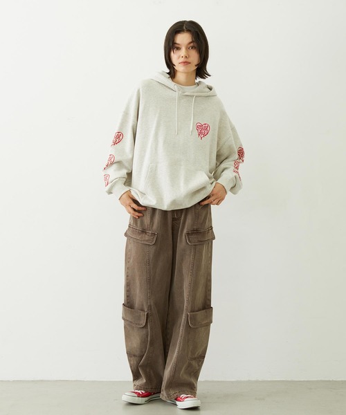 MILKFED.（ミルクフェド）の「MELTY HEART WIDE HOODIE SWEAT（パーカー・レディース・ライトブルー/オートミール/ブラック・L/M）」の18枚目の写真