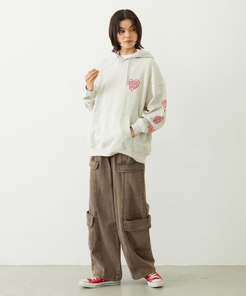 MILKFED.（ミルクフェド）の「MELTY HEART WIDE HOODIE SWEAT（パーカー・レディース・ライトブルー/オートミール/ブラック・L/M）」の21枚目の写真