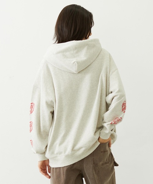 MILKFED.（ミルクフェド）の「MELTY HEART WIDE HOODIE SWEAT（パーカー・レディース・ライトブルー/オートミール/ブラック・L/M）」の17枚目の写真