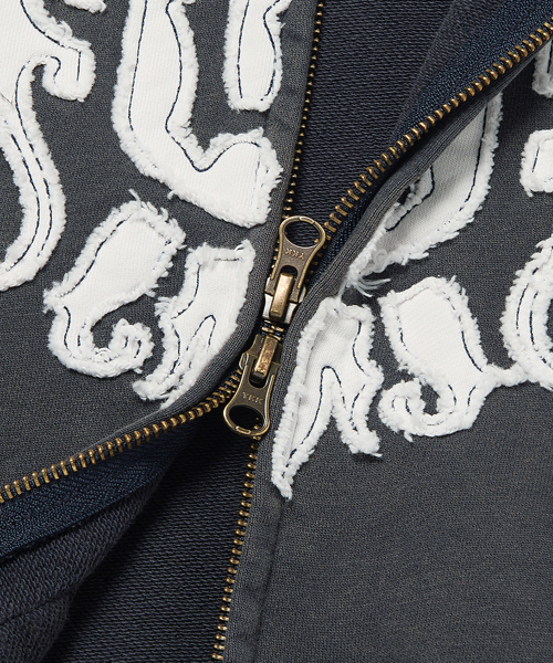 WKNDRS（ウィーキャンドース）の「APPLIQUE ZIPUP HOODIE (CHARCOAL)（パーカー・レディース・その他・LARGE/X-LARGE/MEDIUM）」の4枚目の写真