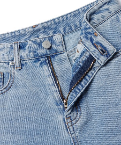MUSINSA STANDARD WOMAN（ムシンサスタンダードウーマン）の「ウィメンズリラックスマムフィットデニムパンツ[ライトインディゴ]（デニムパンツ・レディース・その他・24/26/27/25）」の4枚目の写真