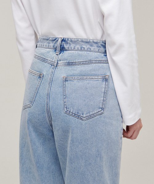 MUSINSA STANDARD WOMAN（ムシンサスタンダードウーマン）の「ウィメンズリラックスマムフィットデニムパンツ[ライトインディゴ]（デニムパンツ・レディース・その他・24/26/27/25）」の6枚目の写真