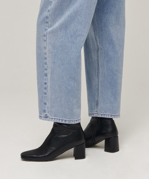MUSINSA STANDARD WOMAN（ムシンサスタンダードウーマン）の「ウィメンズリラックスマムフィットデニムパンツ[ライトインディゴ]（デニムパンツ・レディース・その他・24/26/27/25）」の7枚目の写真