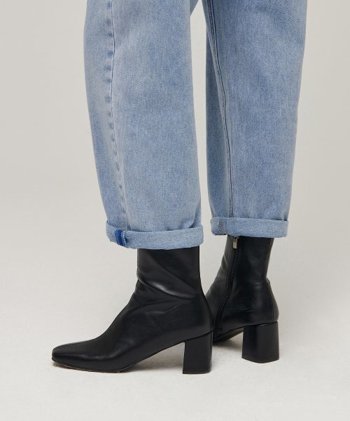 MUSINSA STANDARD WOMAN（ムシンサスタンダードウーマン）の「ウィメンズリラックスマムフィットデニムパンツ[ライトインディゴ]（デニムパンツ・レディース・その他・24/26/27/25）」の8枚目の写真