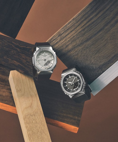 G-SHOCK(ジーショック)の「GM-S2110シリーズ / メタルベゼル / GM-S2110-1A7JF(アナログ腕時計・レディース・ブラック×シルバー・FREE)」の6枚目の写真