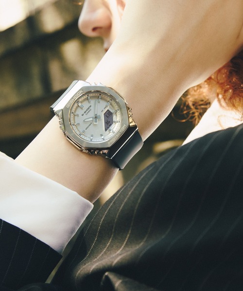 G-SHOCK(ジーショック)の「GM-S2110シリーズ / メタルベゼル / GM-S2110-1A7JF(アナログ腕時計・レディース・ブラック×シルバー・FREE)」の5枚目の写真