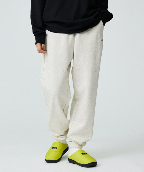 FRUIT OF THE LOOM(フルーツオブザルーム)の「【FRUIT OF THE LOOM/フルーツ オブ ザ ルーム】BASIC SWEAT PANT/パンツ/ボトムス/スウェット/お出かけ【WEB限定】(スウェットパンツ・レディース・ブラック/ネイビー/アイボリー/グレー・フリー)」の2枚目の写真