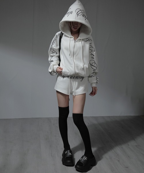 nonomi(ノノミ)の「【セットアップ】レタリングロゴ刺繡 ジップアップパ-カ- ショ-トパンツ 上下セット くすみカラ- 生成り 韓国風(セットアップ・レディース・グレー/ベージュ/ブラック/ホワイト・FREE)」の12枚目の写真