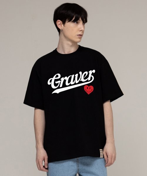 GRAVER（グレーバー）の「[UNISEX]ベースボールのロゴハートスマイル半袖_ブラック（Tシャツ/カットソー・レディース・ブラック・SMALL/MEDIUM/LARGE/X-LARGE）」の3枚目の写真