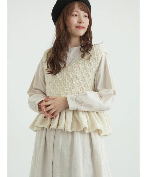 TSUHARU by Samansa Mos2(ツハルバイサマンサモスモス)の「【ペルーニット】裾フリル前後着ベスト(ベスト・レディース・チャコールグレー/オフホワイト・F)」の2枚目の写真