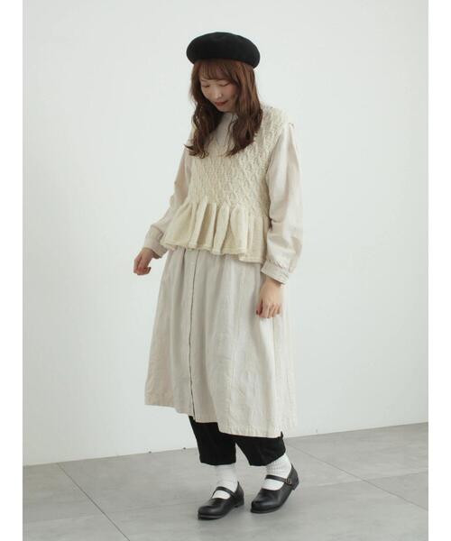 TSUHARU by Samansa Mos2(ツハルバイサマンサモスモス)の「【ペルーニット】裾フリル前後着ベスト(ベスト・レディース・チャコールグレー/オフホワイト・F)」の4枚目の写真